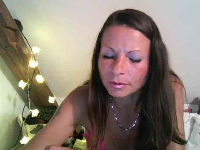 MilfNinna webcam