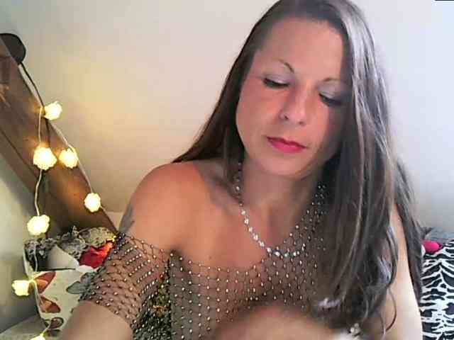 MilfNinna webcam