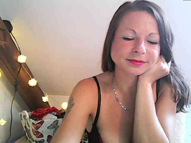 MilfNinna webcam