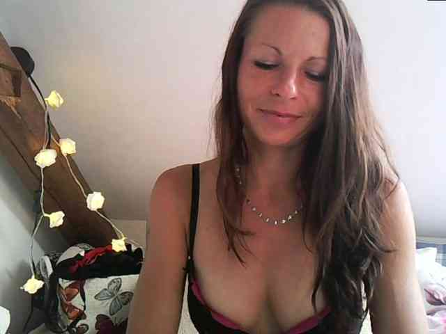 MilfNinna webcam