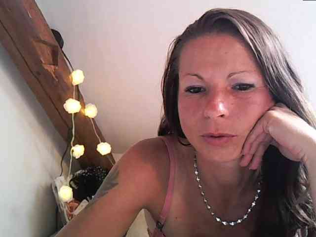 MilfNinna webcam