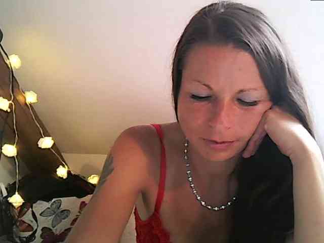MilfNinna webcam