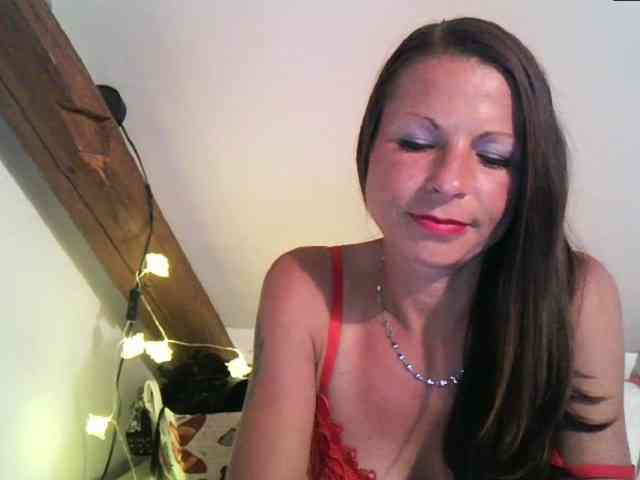 MilfNinna webcam
