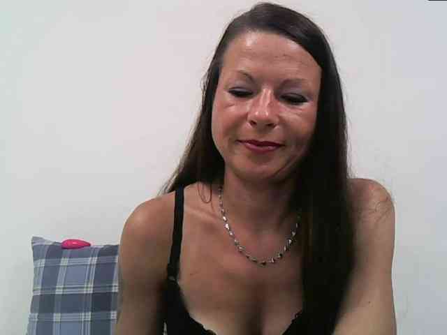 MilfNinna webcam
