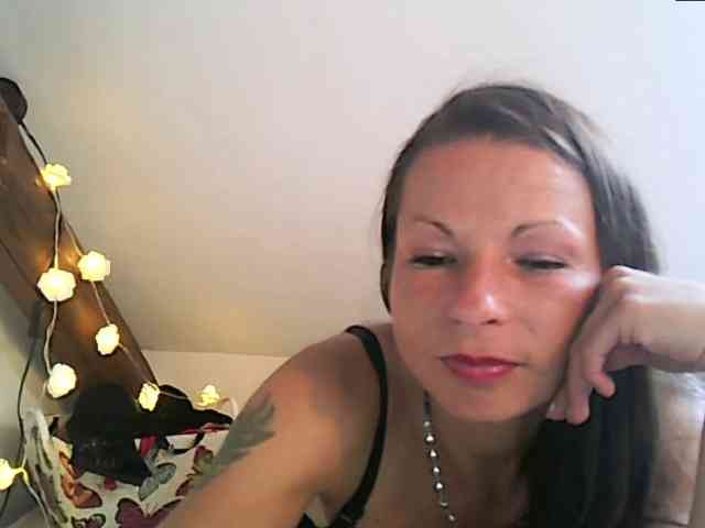 MilfNinna webcam