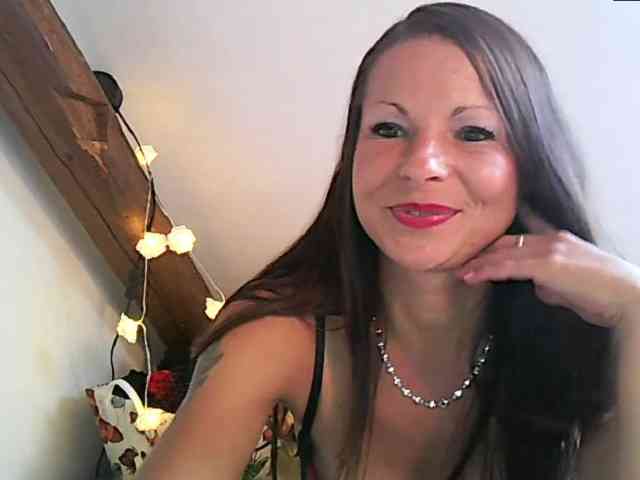MilfNinna webcam