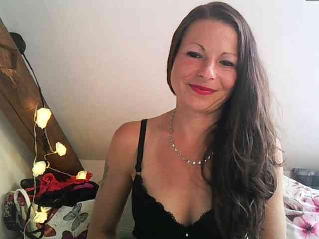 MilfNinna webcam