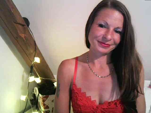 MilfNinna webcam