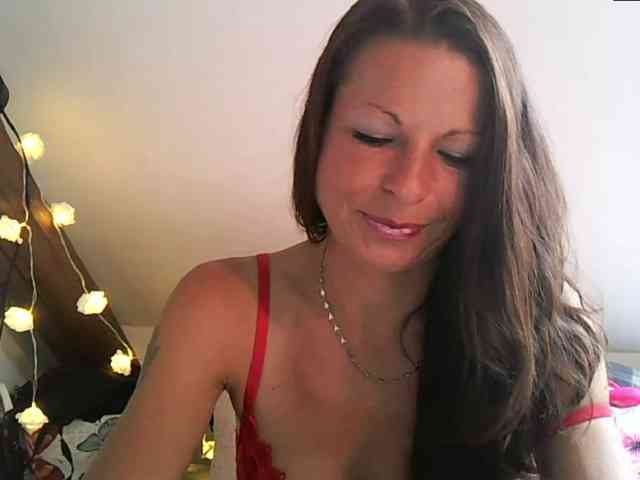 MilfNinna webcam