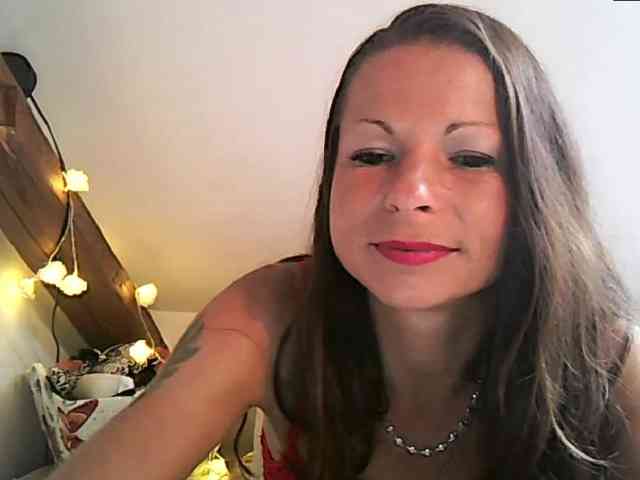 MilfNinna webcam