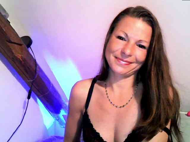 MilfNinna webcam