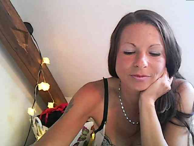 MilfNinna webcam