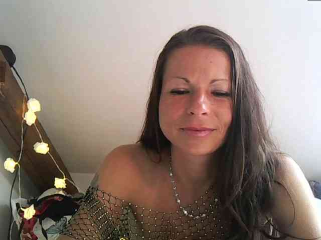 MilfNinna webcam
