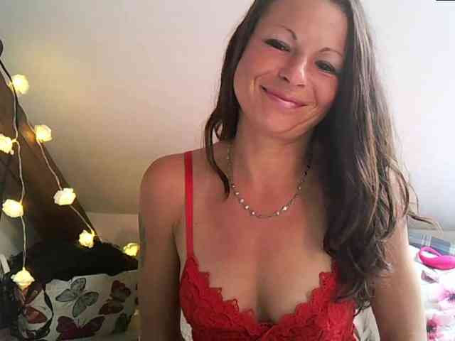 MilfNinna webcam