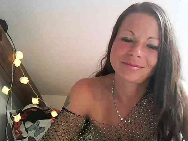 MilfNinna webcam