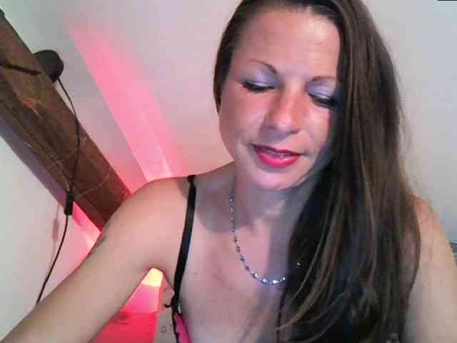 MilfNinna webcam