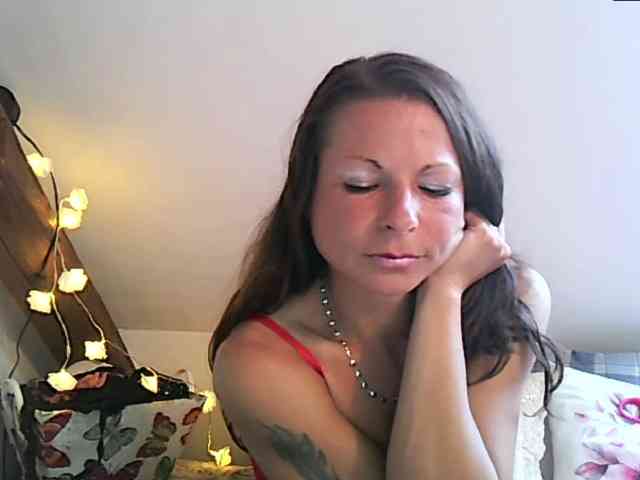 MilfNinna webcam