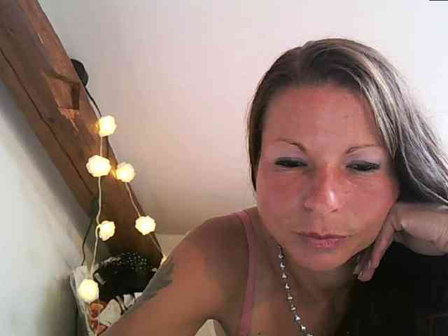 MilfNinna webcam