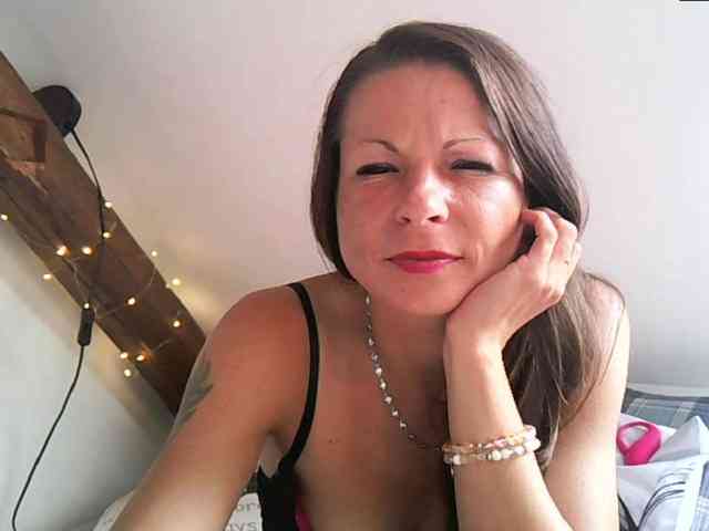 MilfNinna webcam