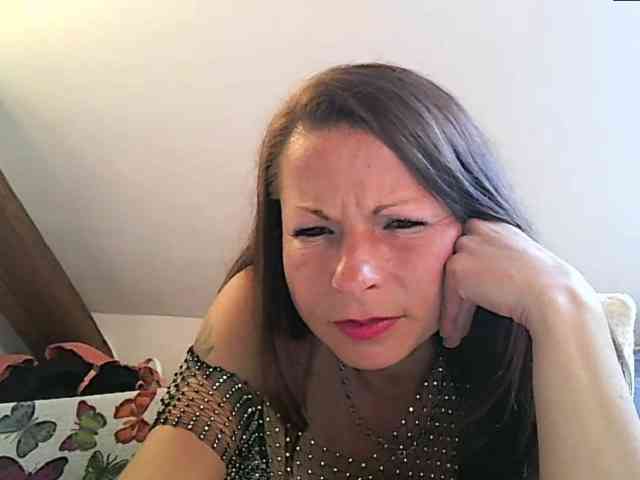 MilfNinna webcam