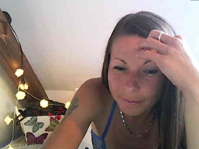 MilfNinna webcam