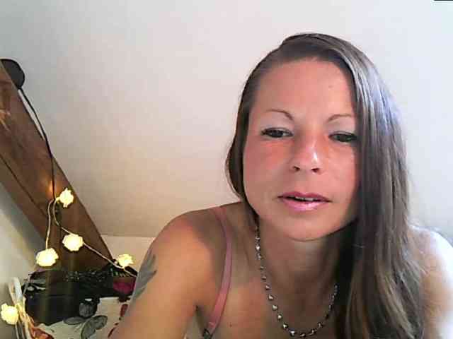 MilfNinna webcam