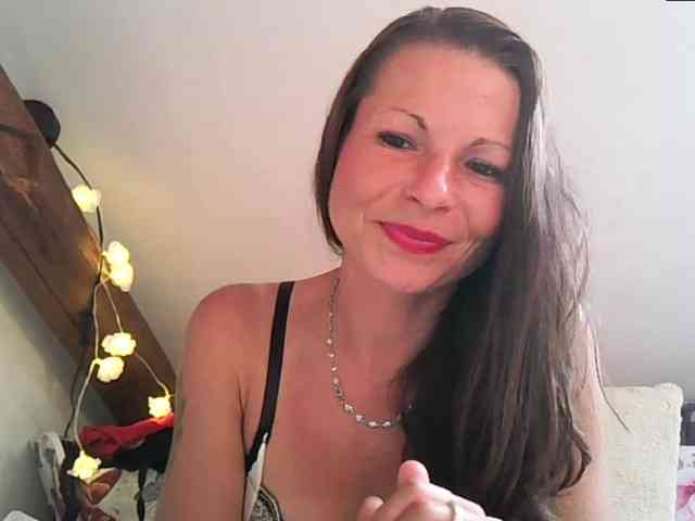 MilfNinna webcam
