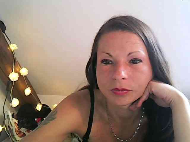 MilfNinna webcam