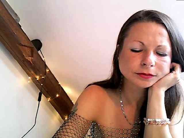 MilfNinna webcam