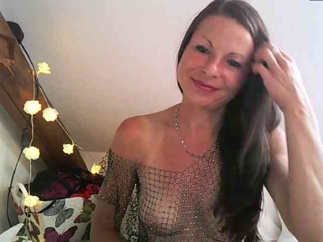 MilfNinna webcam