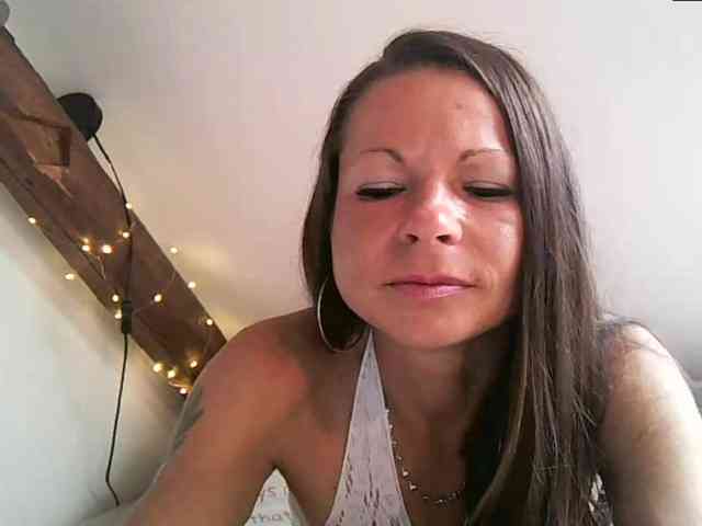 MilfNinna webcam