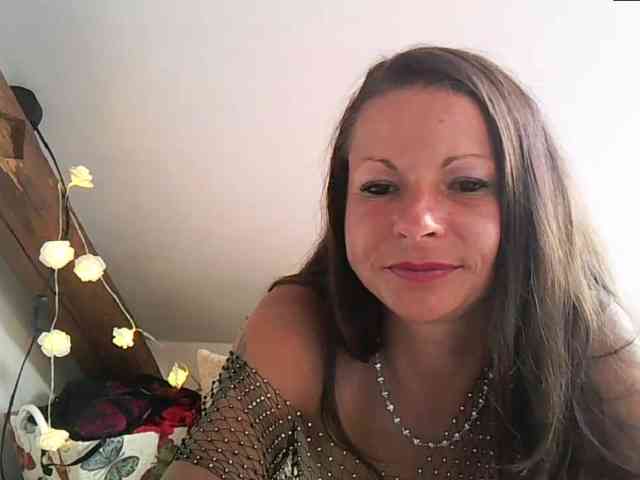 MilfNinna webcam