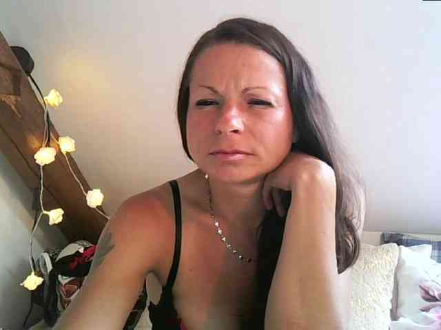 MilfNinna webcam