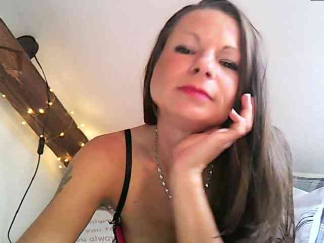 MilfNinna webcam