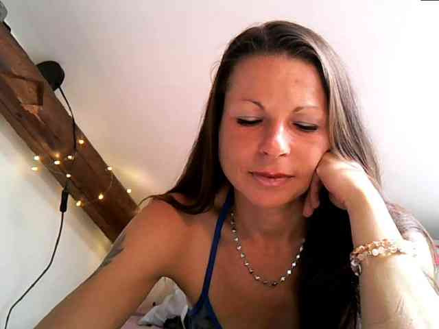 MilfNinna webcam
