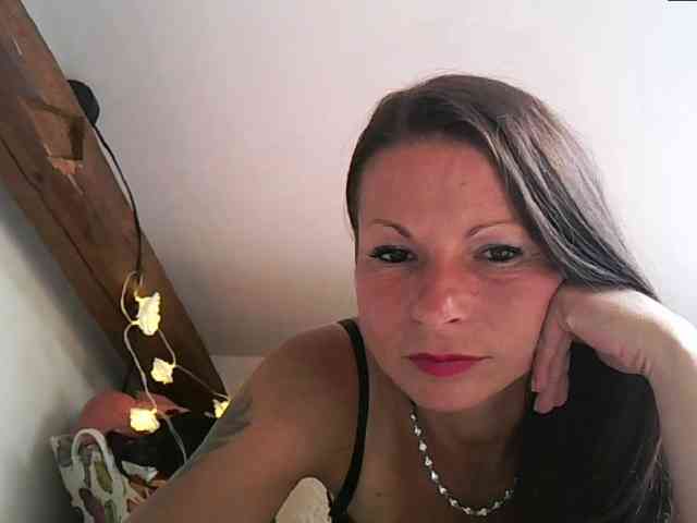 MilfNinna webcam