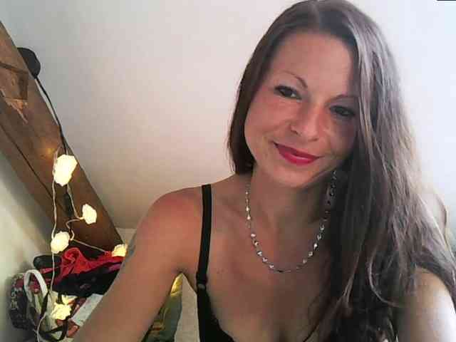 MilfNinna webcam