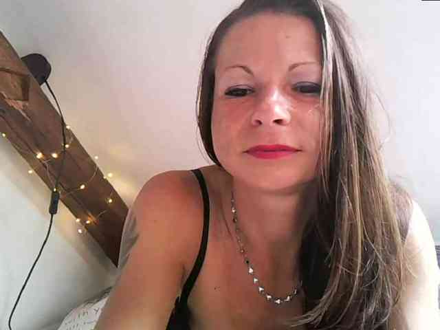 MilfNinna webcam