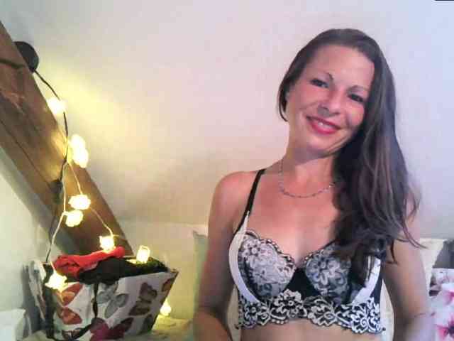 MilfNinna webcam
