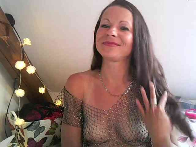 MilfNinna webcam