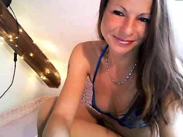 MilfNinna webcam