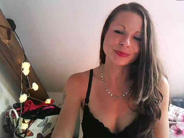 MilfNinna webcam