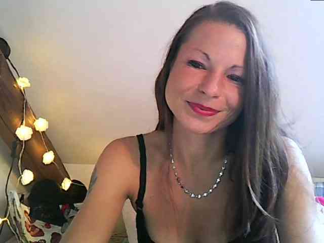 MilfNinna webcam