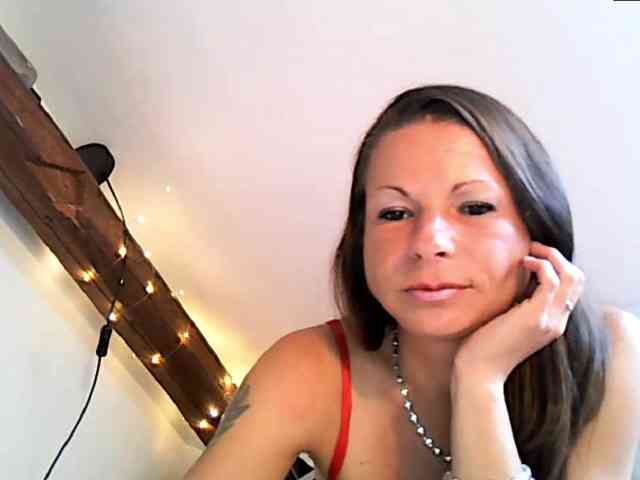 MilfNinna webcam