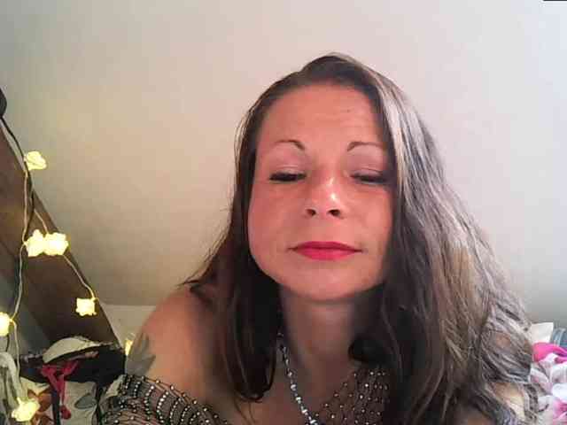 MilfNinna webcam