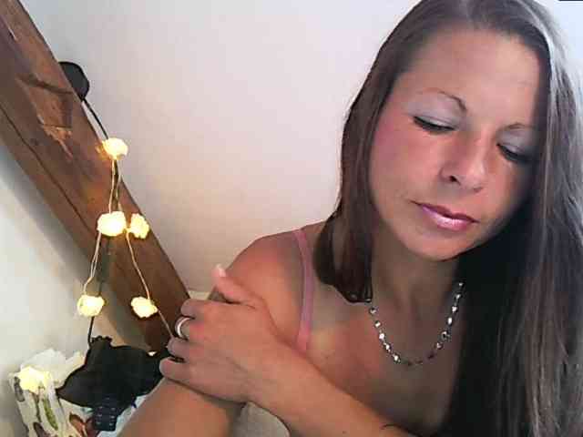 MilfNinna webcam