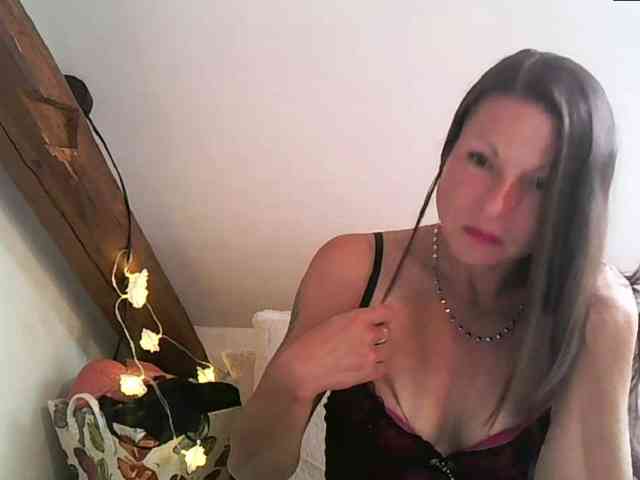 MilfNinna webcam