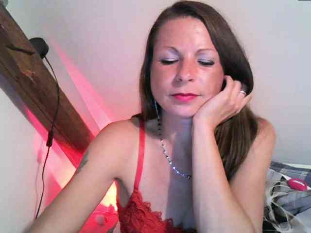 MilfNinna webcam