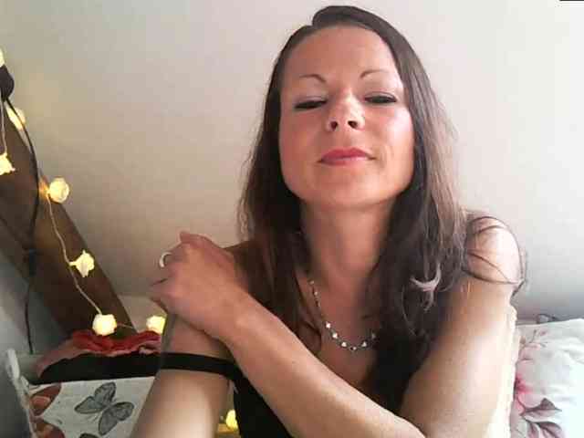 MilfNinna webcam