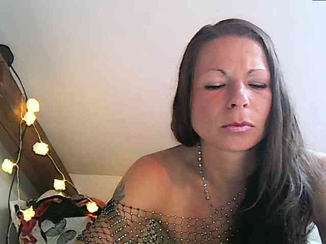 MilfNinna webcam